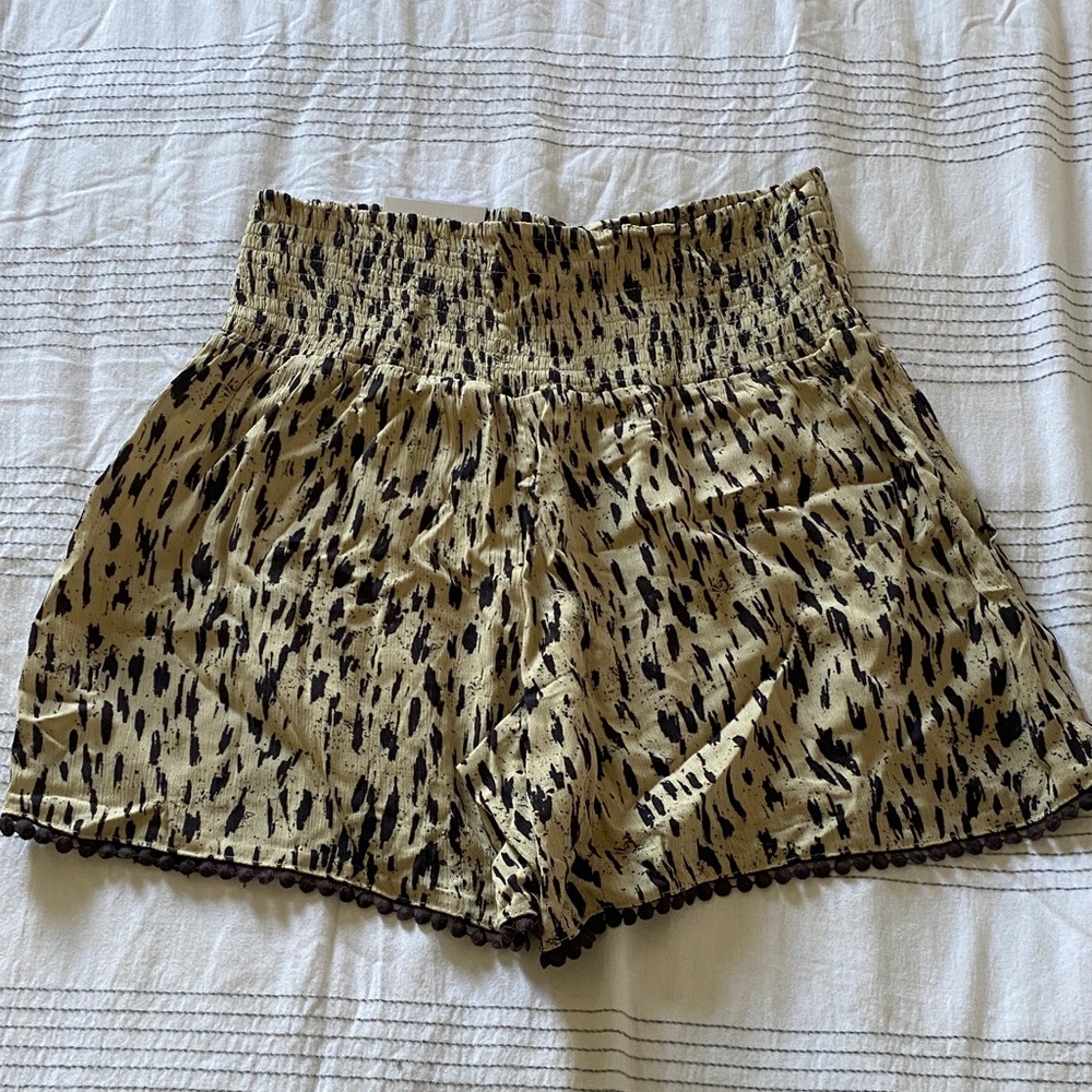 NEW Three Dots High Waist Tan and Black Patterned Shorts